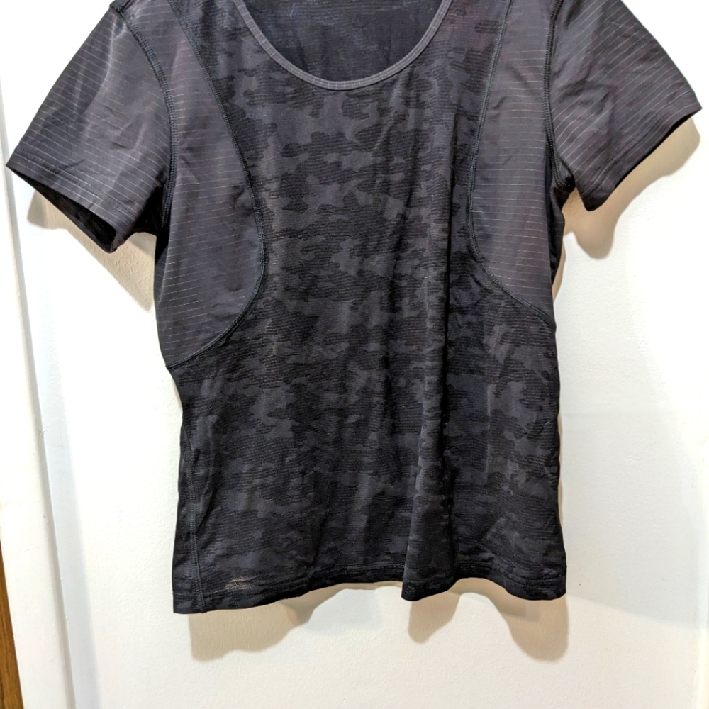 Lululemon SS shirt / black with light camo